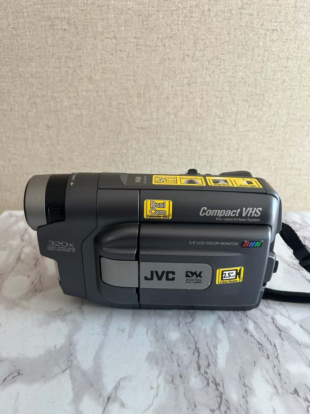 VTG JVC GR-AXM710 Compact VHS-C Camcorder